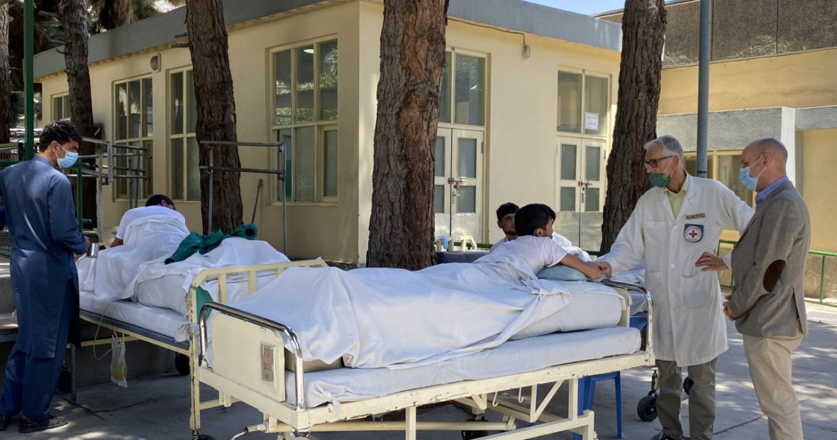 افغانستان: تاسیسات درمانی تحت حمایت صلیب سرخ بیش از 4 هزار نفر از زخمی ها را از 10 مرداد درمان کرده اند.