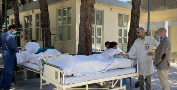 افغانستان: تاسیسات درمانی تحت حمایت صلیب سرخ بیش از 4 هزار نفر از زخمی ها را از 10 مرداد ماه درمان کرده اند.